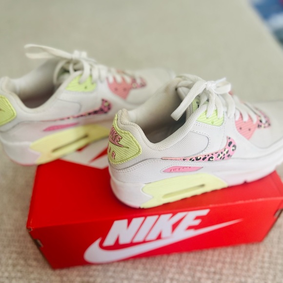 NIKE AIR MAX 90 GS - Picture 7 of 9